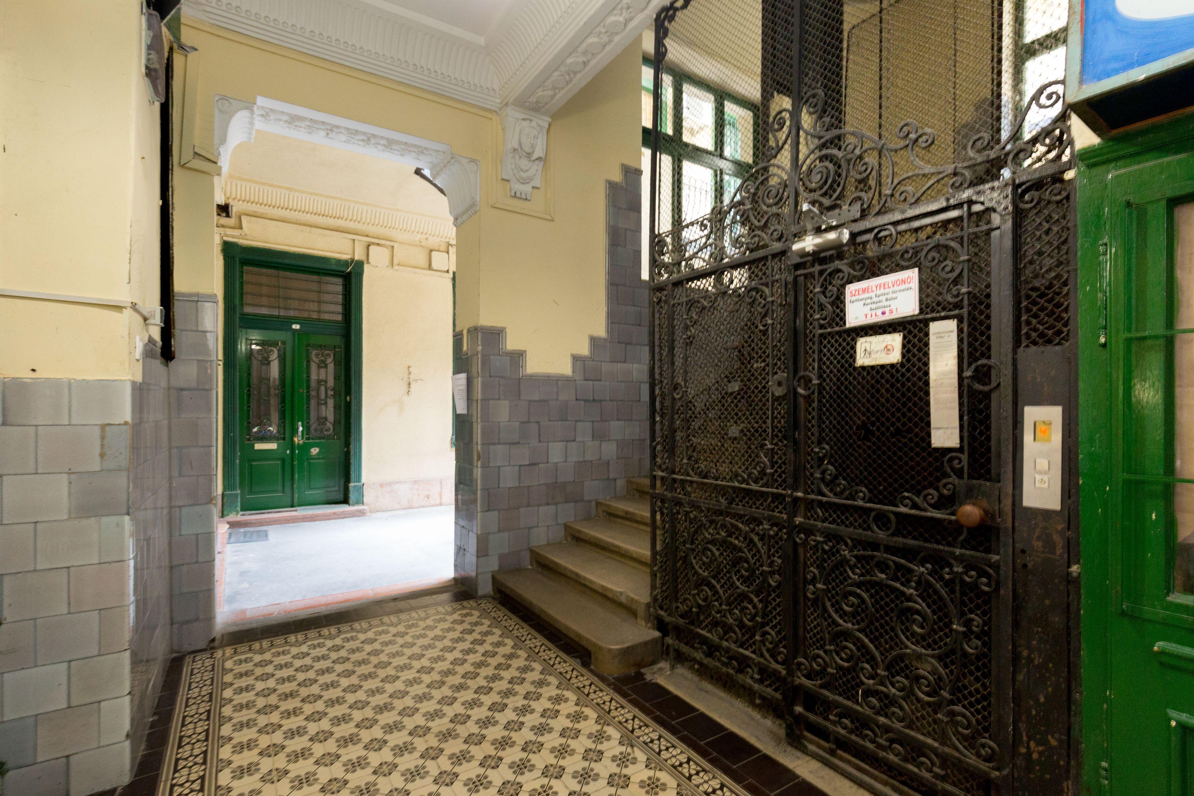 Roland Apartments - Budapest — Photos 1